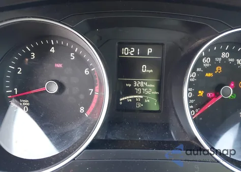 2015 Volkswagen Jetta 2.0L S z USA, uszkodzony, nr VIN 3VW2K7AJ8FM310399